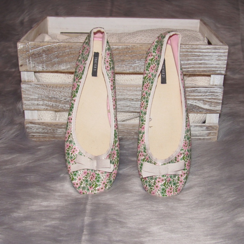 NEW FOREVER 21 Flats